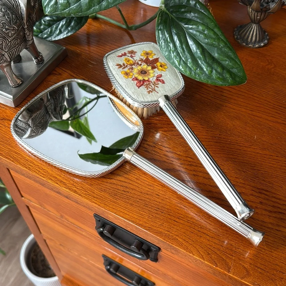 Vintage ✨ Antique Hairbrush and mirror with c1950s flower design.